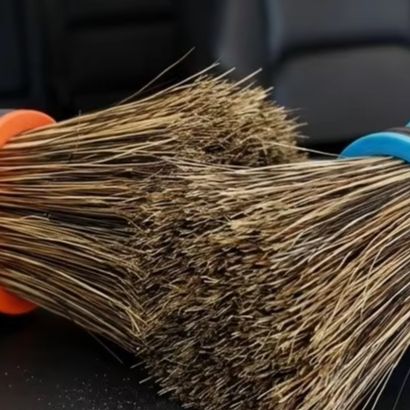 Dirt Brush Interior - 車内清掃用ブラシ、自動車の細部清掃用ブラシ。コンパクトなデザインで、汚れを落とすのに最適。中程度の柔らかさの豚毛を使用。