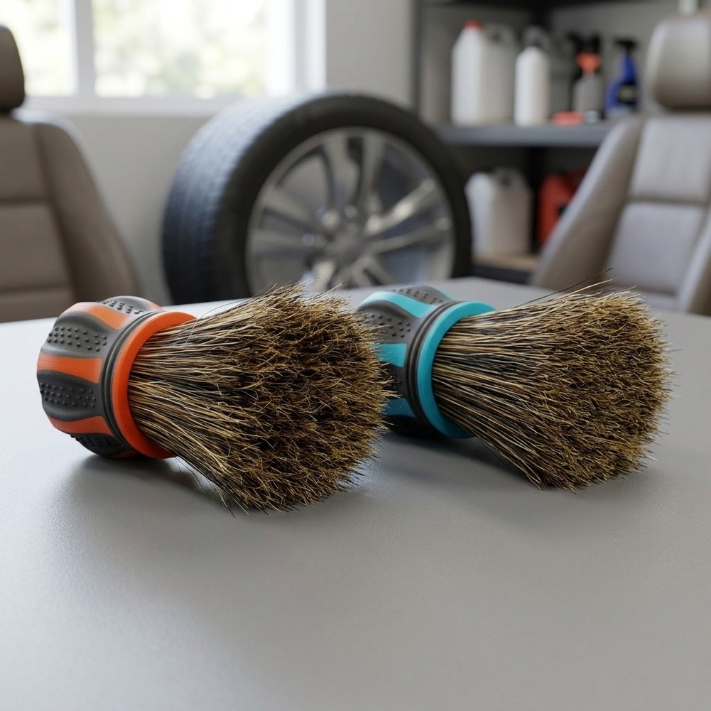 Dirt Brush Interior - 車内清掃用ブラシ、自動車の細部清掃用ブラシ。コンパクトなデザインで、汚れを落とすのに最適。中程度の柔らかさの豚毛を使用。